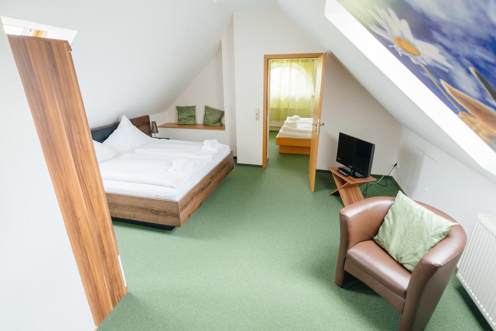 Hotel Rhoenhof Hünfeld Esterno foto