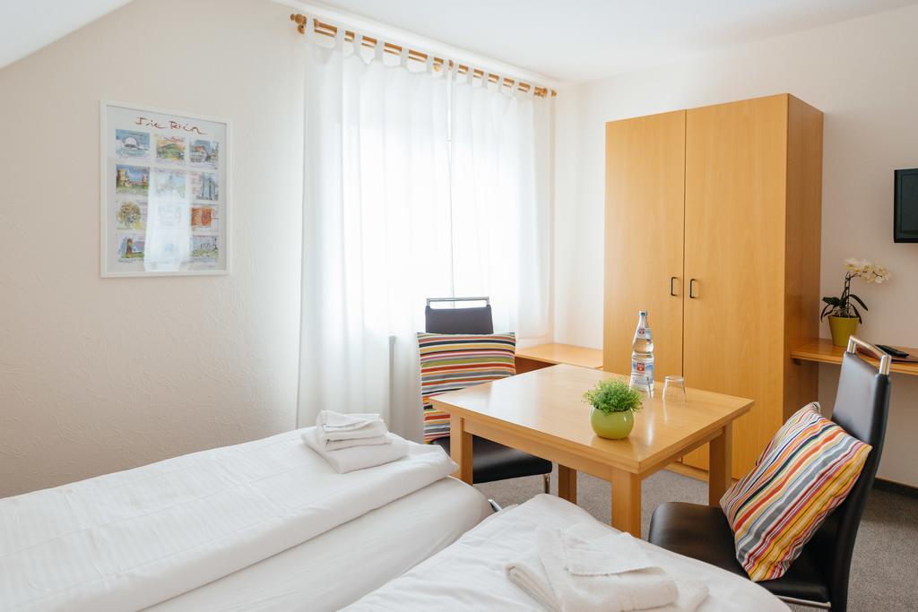 Hotel Rhoenhof Hünfeld Esterno foto