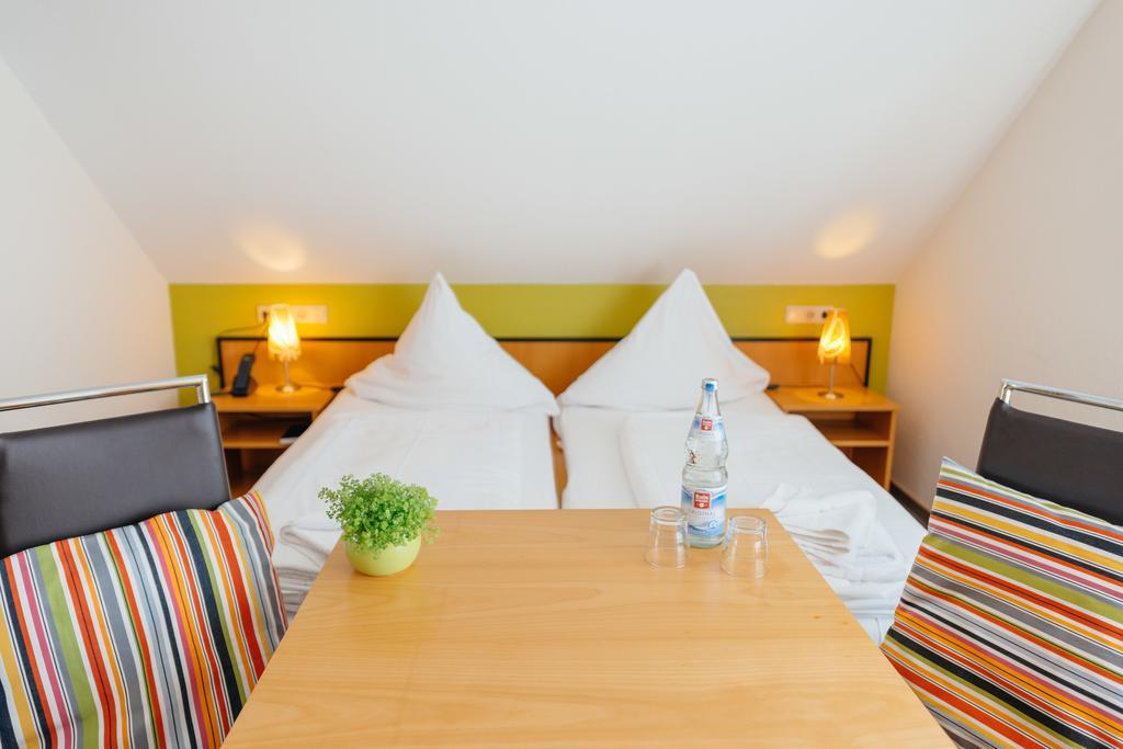 Hotel Rhoenhof Hünfeld Esterno foto